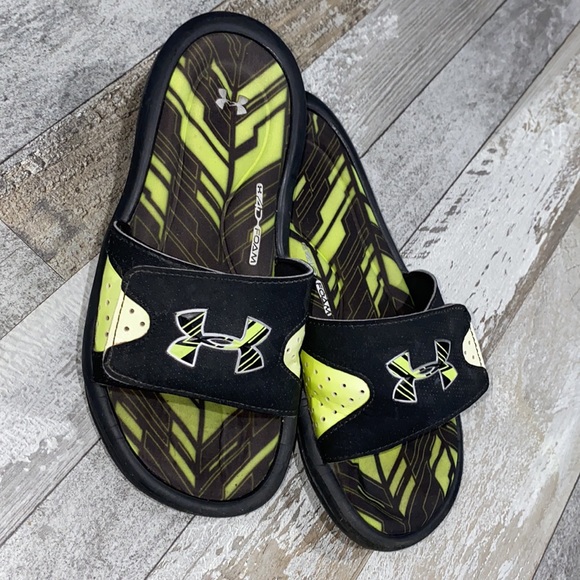 Youth Under Armour Black & Green Flip Flops - 2Y - Picture 2 of 10